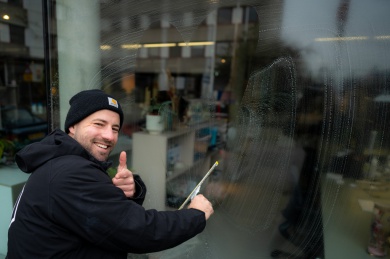 Sfeerimpressie van gemotiveerde jongeren die zin hebben om bij ons te shinen bij  Nelis Company