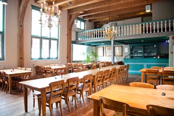 Sfeerimpressie van Glasatelier Het Weeshuis bij  Philadelphia Zorg Amsterdam